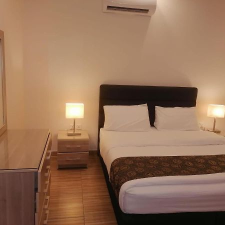 Al-Ahlam Hotel Apartments Aqaba Esterno foto
